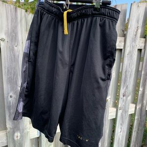 Nike live strong shorts medium